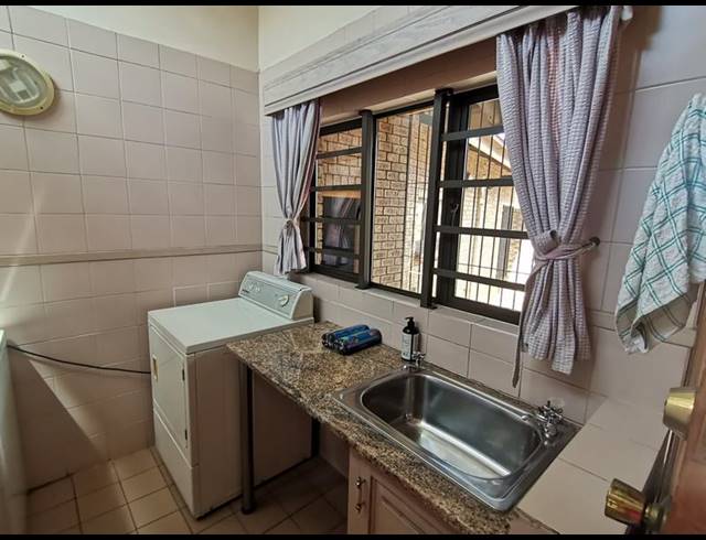 5 BEDROOM HOUSE FOR SALE IN VANDERBIJLPARK SE 3